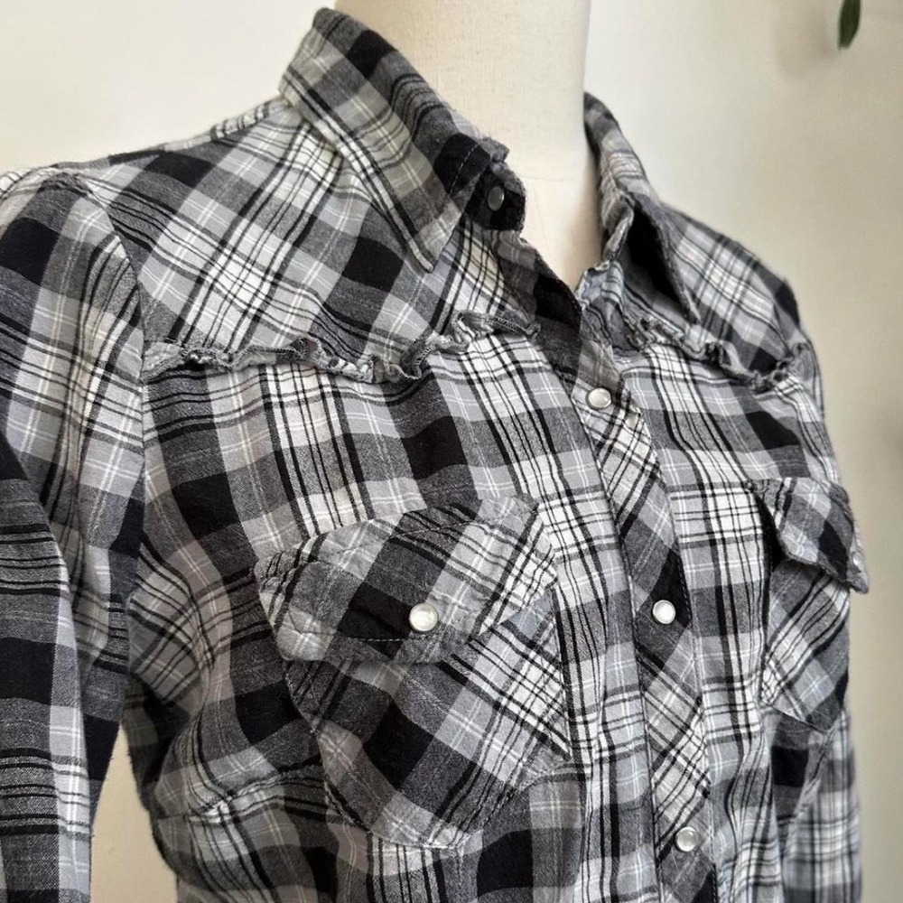 Arizona Jean Co Western Plaid Pearl Snap Ruffle Shirt Black Grey Women Large - Picture 3 of 7